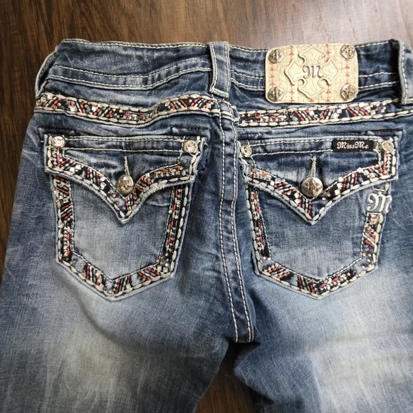 Miss Me Straight Distressed Jeans 26/33 - Picture 7 of 8